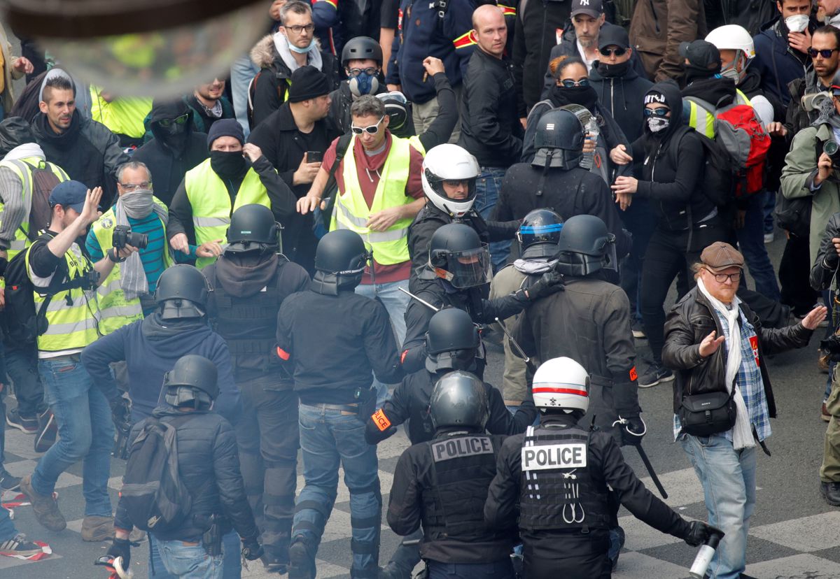(FOTO) Pred shodom za praznik dela v Parizu več kot 9000 preventivnih pregledov