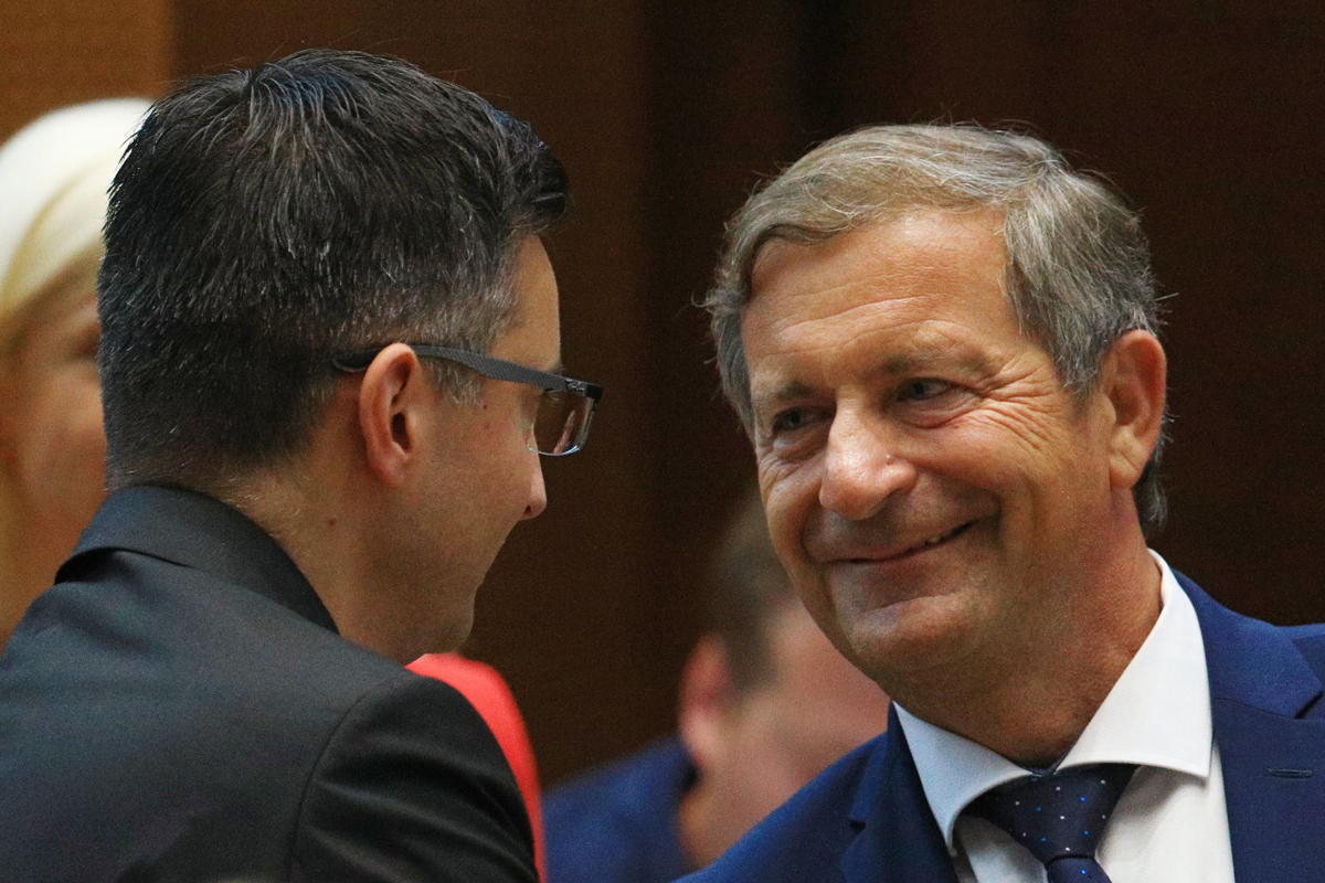 Šarec od Erjavca pričakuje poročilo glede očitkov o zlorabi OVS in zamenjave Škerbinca