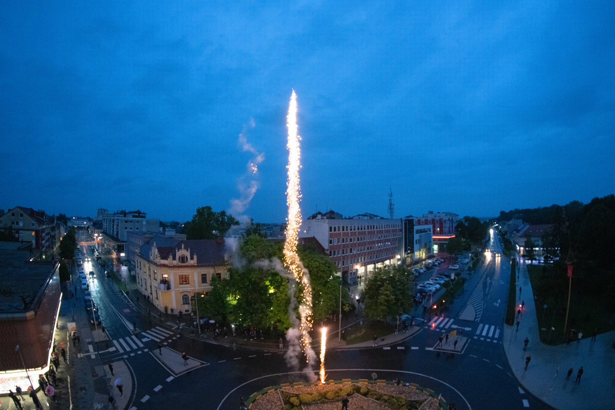 (FOTO in VIDEO) Gringosi razsvetlili Mursko Soboto. Poglejte razlog