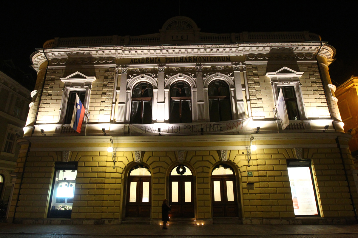 Slovenska filharmonija: minister direktorici ponudil možnost "častnega odhoda"