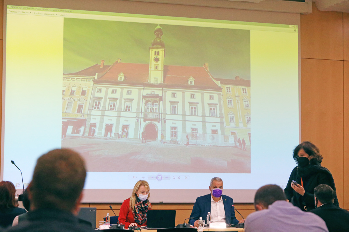 (FOTO) Mariborski mestni svet: Zakaj imamo v Mariboru najvišjo ceno ogrevanja?
