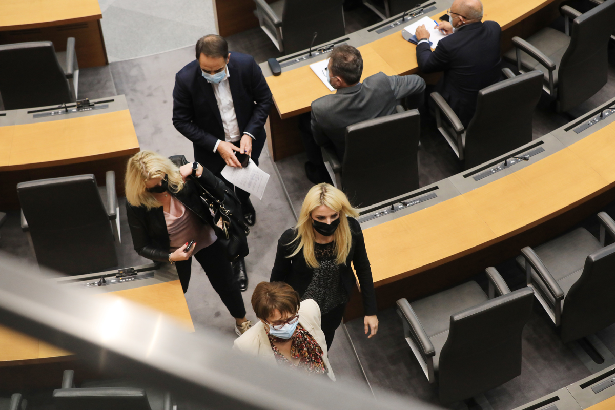 Grožnje najvišjim predstavnikom države bodo odslej preganjali po uradni dolžnosti
