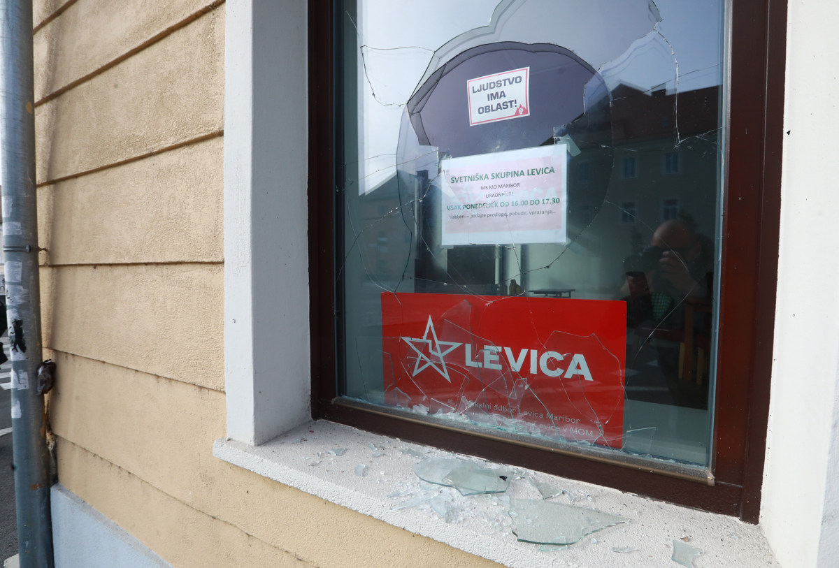 Maribor: Razbili šipo in nabiralnik stranke Levica
