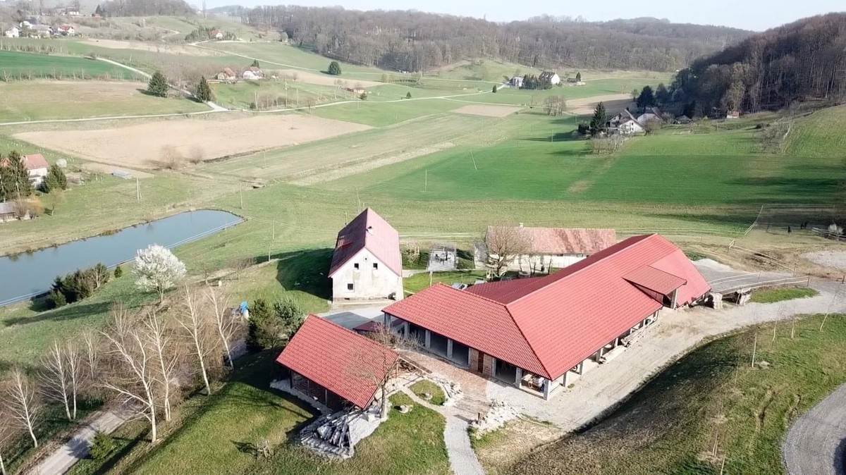 Šrajevi na domačiji ohranjajo dediščino in pišejo novo zgodbo
