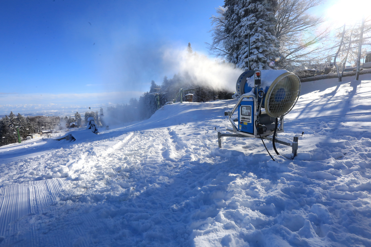 Smučarska sezona naj bi se na Mariborskem Pohorju začela 10. decembra. Foto: Igor NAPAST
