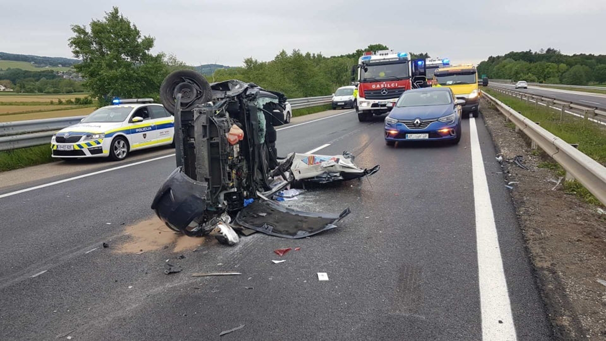 (FOTO) Na štajerski avtocesti pri Polskavi trčilo več vozil