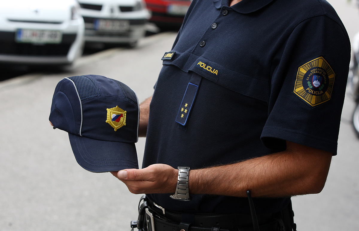 V sindikatu policistov opozarjajo pred neznano založbo, ki zbira denar v njihovem imenu