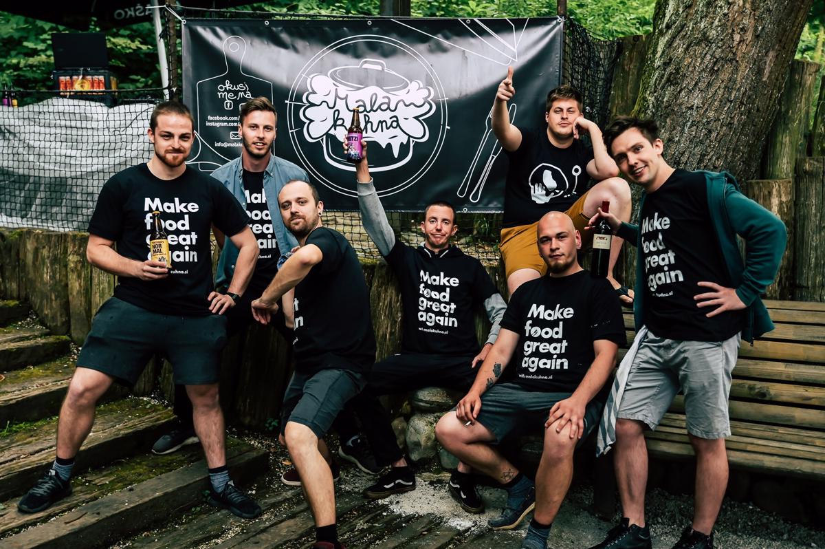 Kdo stoji za Malo kuhno: Kuhajo seksi hrano za moderne gurmane