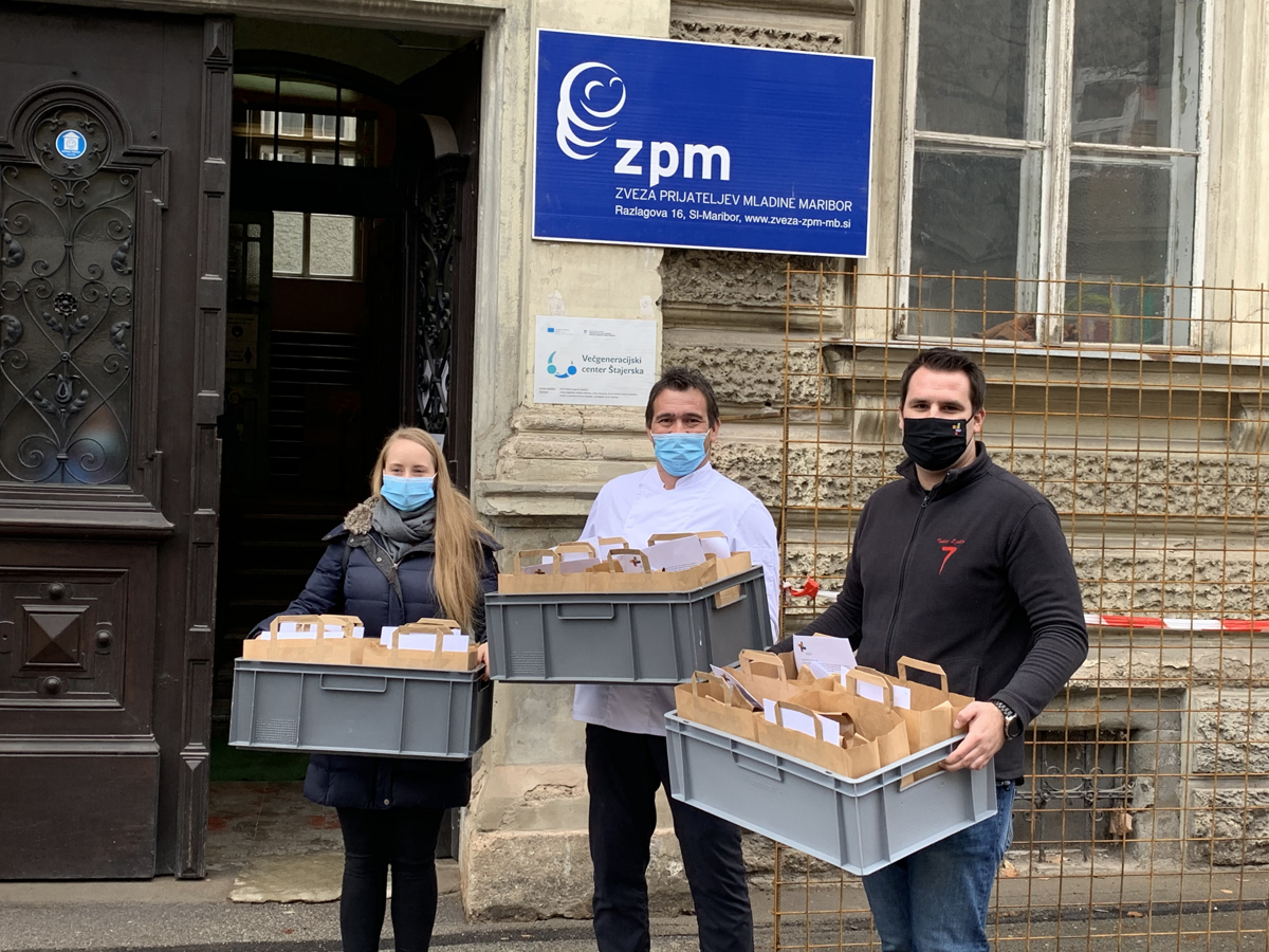 Otroci bodo pekli mariborski božični kolač