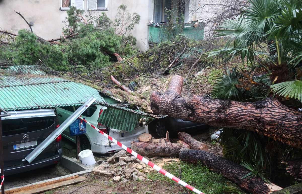 Posledice toče in vodne trombe v Izoli