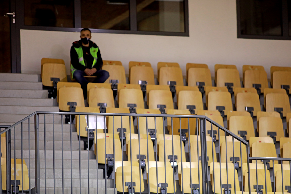 Prazne tribune: Tako so videti športne prireditve brez množice navijačev