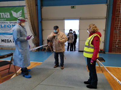 Na množičnem testiranju v Slovenj Gradcu pozitivnih 6,5 odstotka testiranih