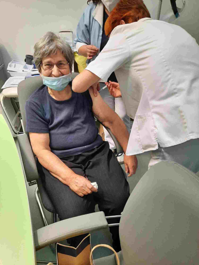 Prva cepljena v Črnečah je bila Jožica Heber, častna občanka Dravograda