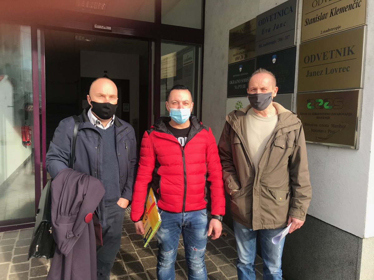 Sojenje zavira iskanje priče, ki je trenutno na prekinitvi zaporne kazni, a je niso našli doma