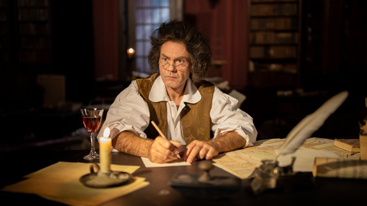 (TELEVIZIJSKA OCENA) Nabuhlo pretirana glasbena forenzika