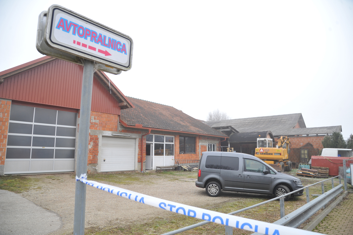 Ropar je še vedno na begu