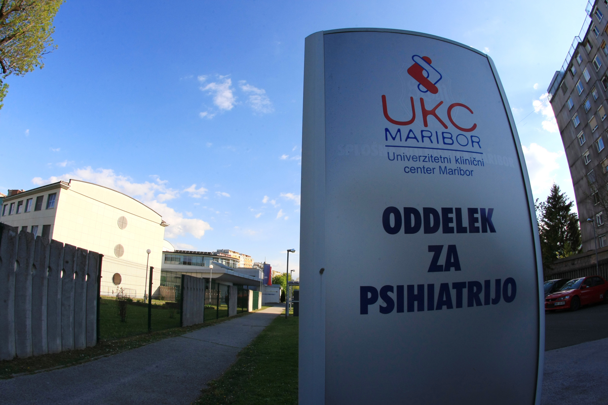 Na mariborski psihiatriji poskušala zadušiti pacientko. Tega ni naredila prvič