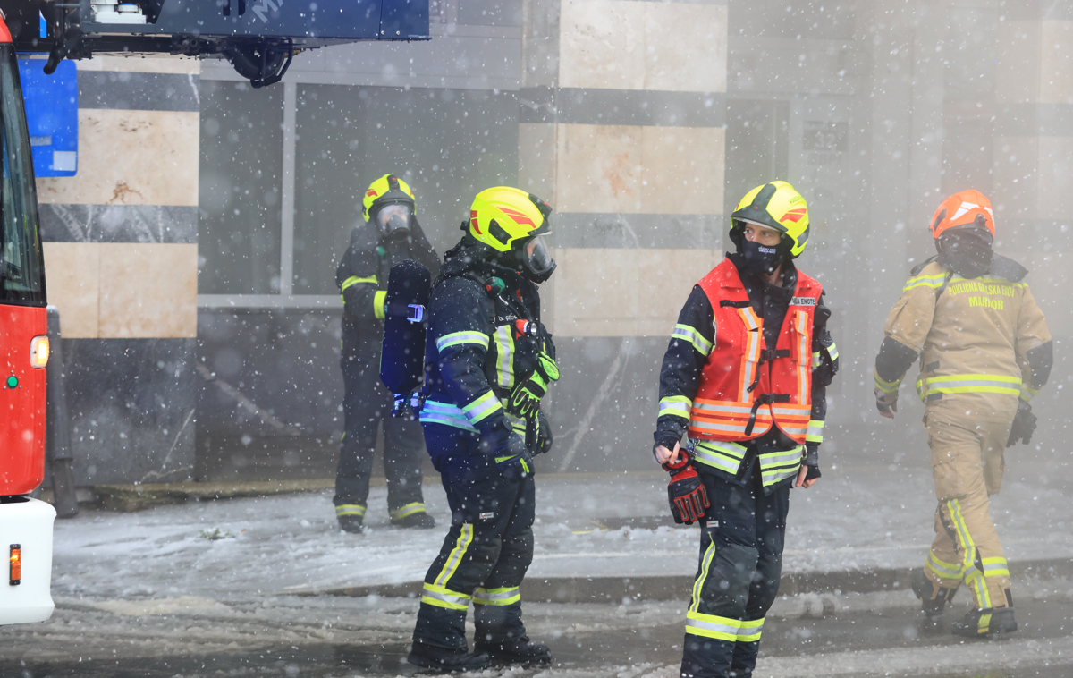 V Domžalah zagorelo v mansardi večstanovanjske stavbe