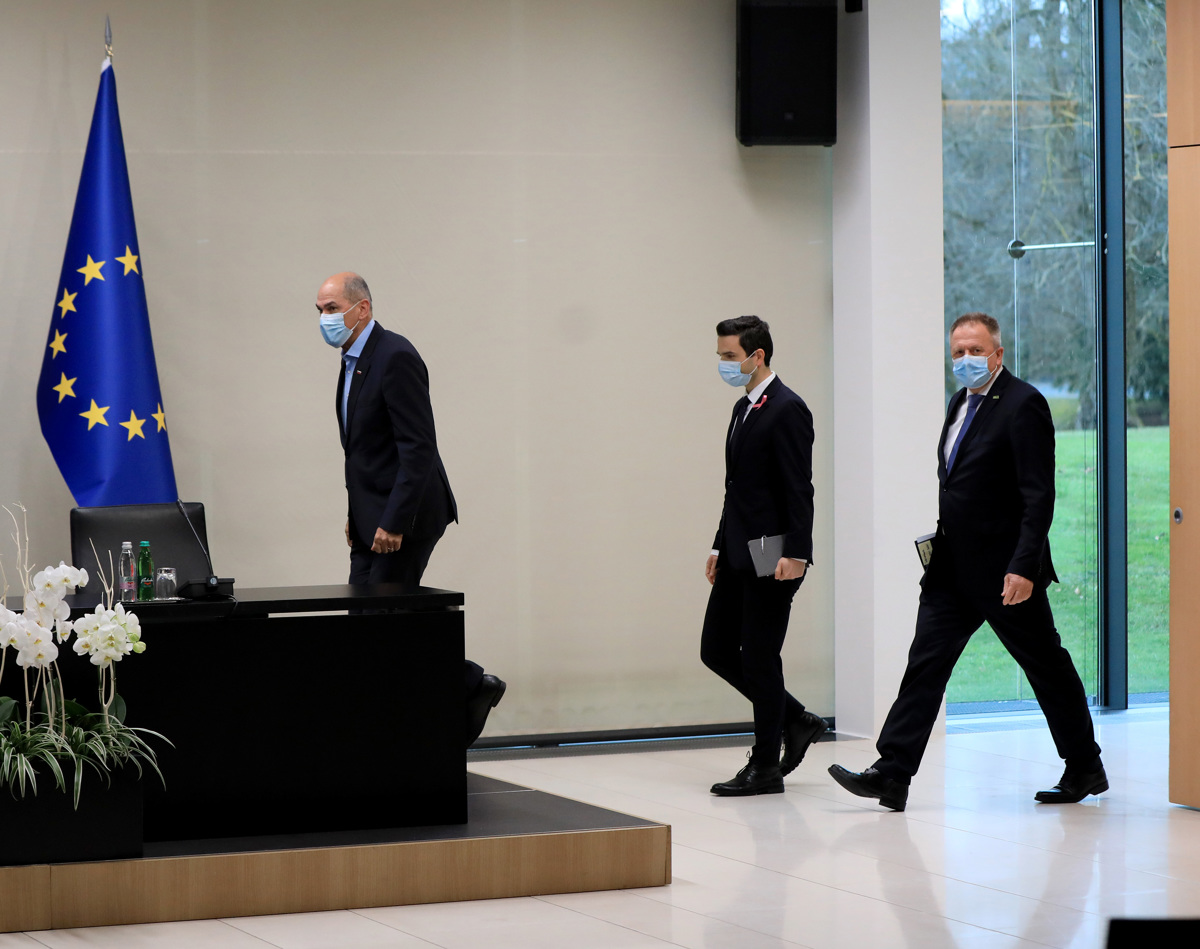 Vlada bo sledila semaforju: V šole naj bi se vrnili vsi osnovnošolci in dijaki zaključnih letnikov, kaj bo z omejitvami gibanja?