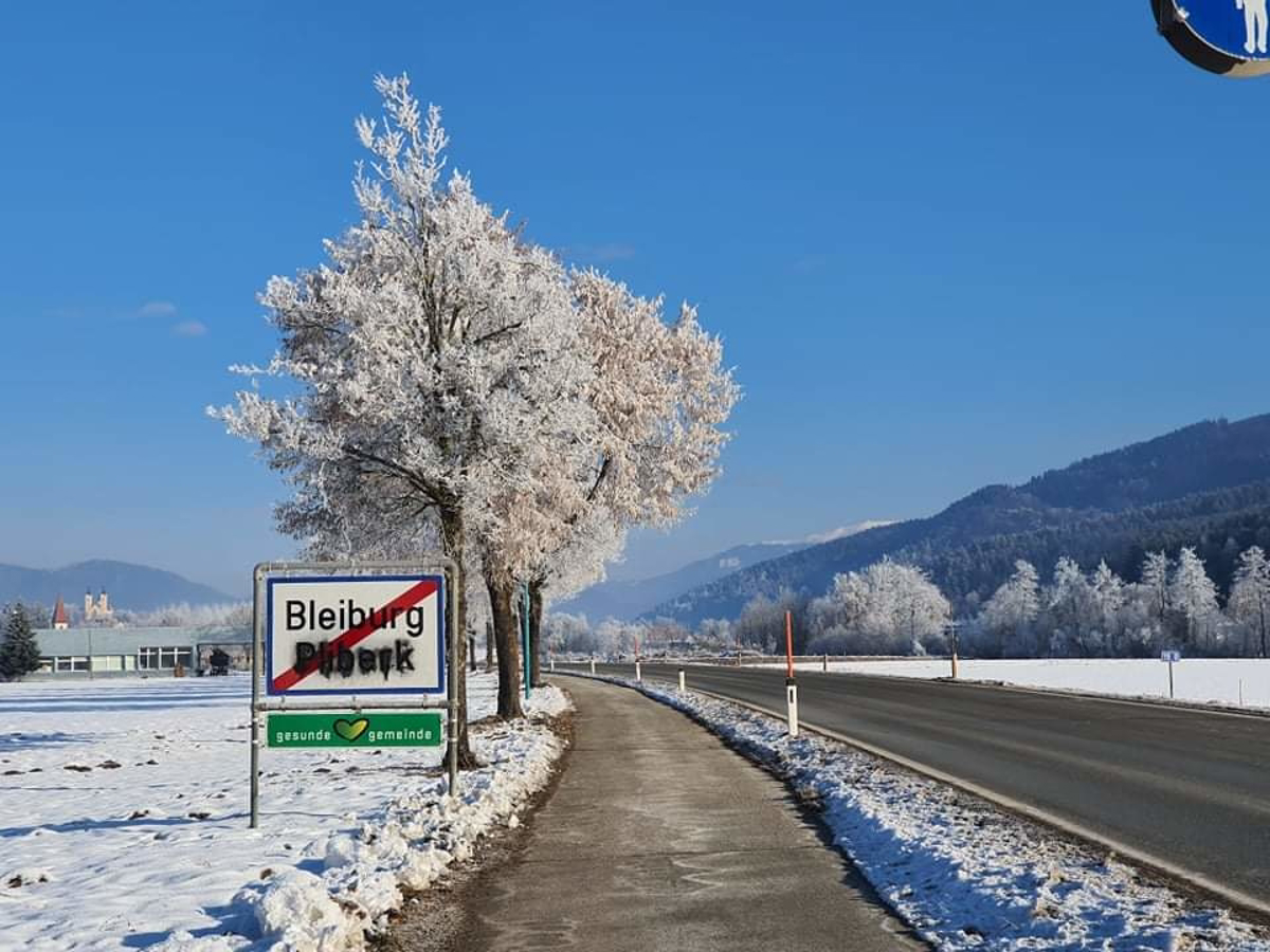 Na avstrijskem Koroškem našli storilca januarskih mazaških akcij, oba sta bila do sedaj člana FPÖ