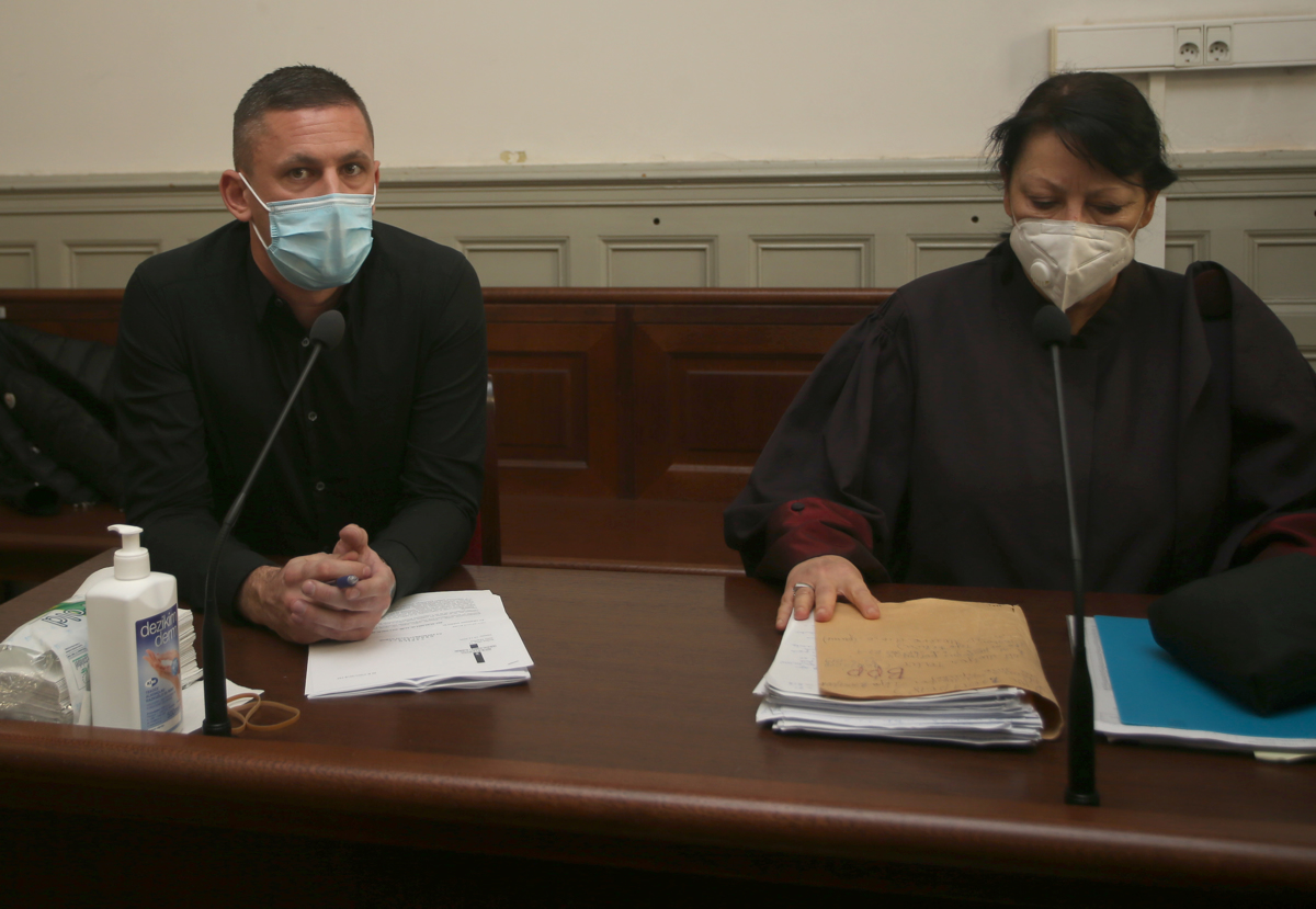 Med čakanjem na poziv v zapor je razvpitega strelca doletelo še 500 ur "prisilnega" dela zaradi goljufije