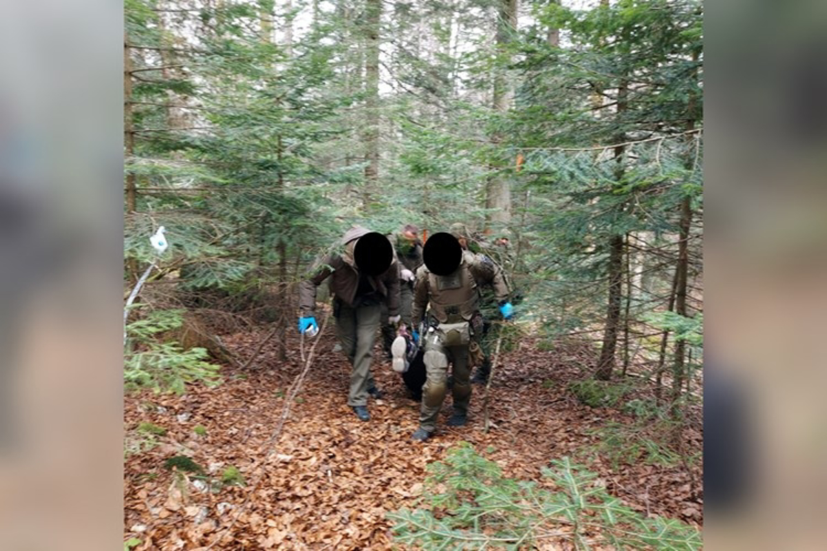 (FOTO in VIDEO) V eksploziji mine na Hrvaškem umrl migrant, več je ranjenih
