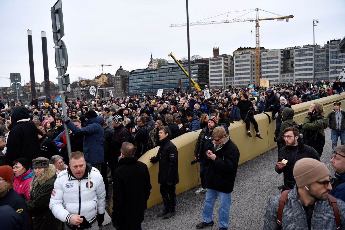 V Stockholmu in na Dunaju protesti proti protikoronskim ukrepom
