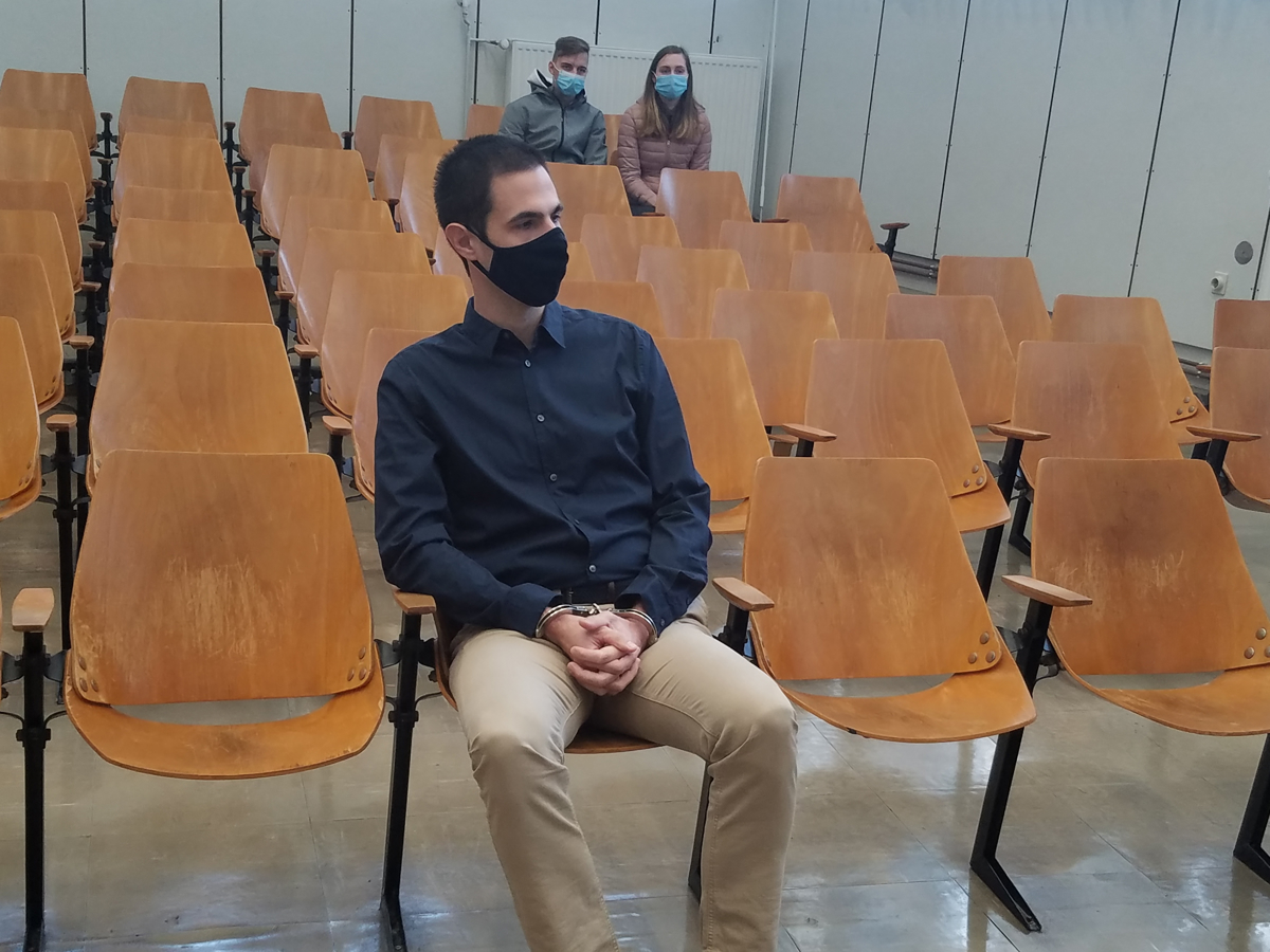 Luka Vlaović ni priznal dvojnega poskusa umora in groženj. Vztraja, da je pomirjevala v krofe dal po pomoti