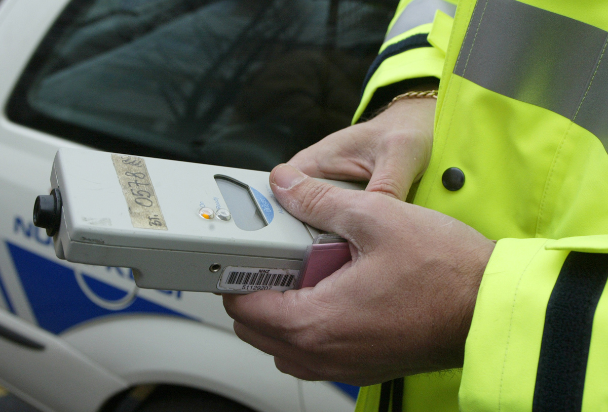 V Velenju ponoči ustavili voznico z več kot promilom alkohola, bila je tudi brez izpita