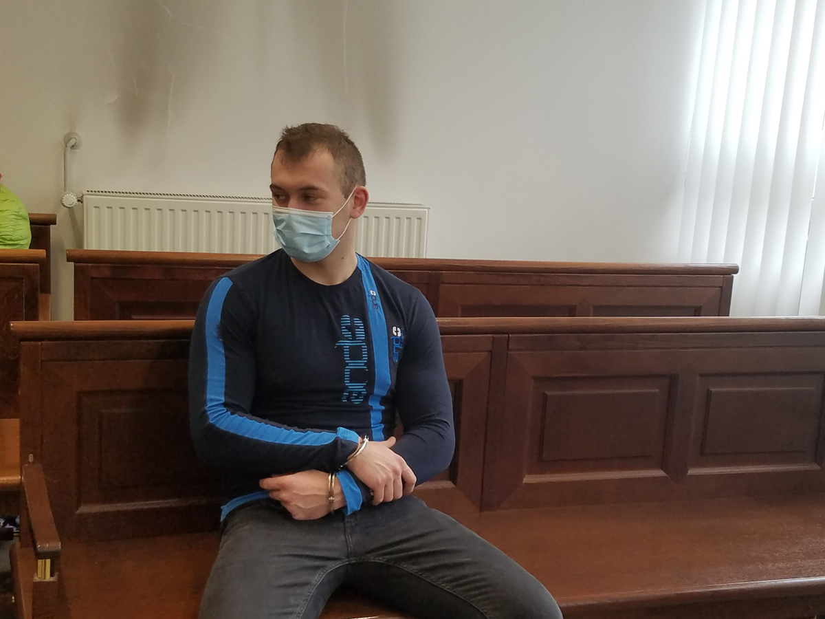 Na procesu zaradi napada na policijo zaslišali vodjo ogleda prizorišča streljanja