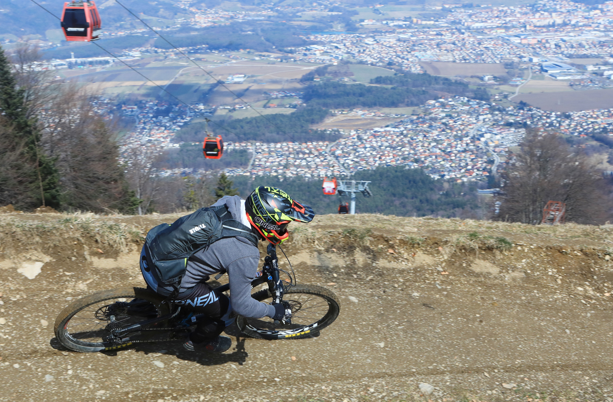 Bike park Pohorje: Premiera sezone v blatu in snegu