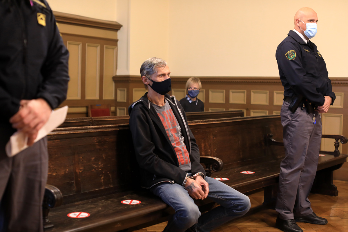 Incident v Rojah: Kdo je kričal, naj zakolje policista?