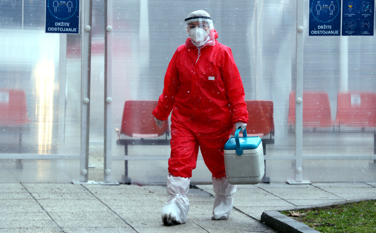 Sarajevski zdravnik ovadil državni vrh: Zaradi njih ni cepiva, virus se nekontrolirano širi, ljudje umirajo