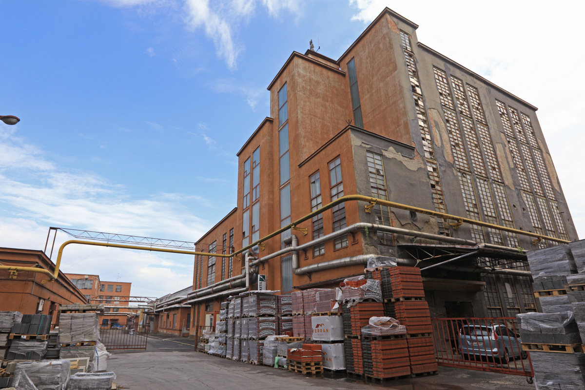 Iščejo prostovoljce za umetniški projekt v nekdanjem MTT-ju v Melju