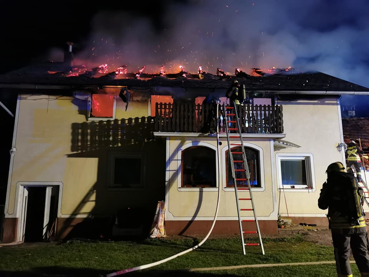 Lancova vas: Ogenj uničil mansardo hiše