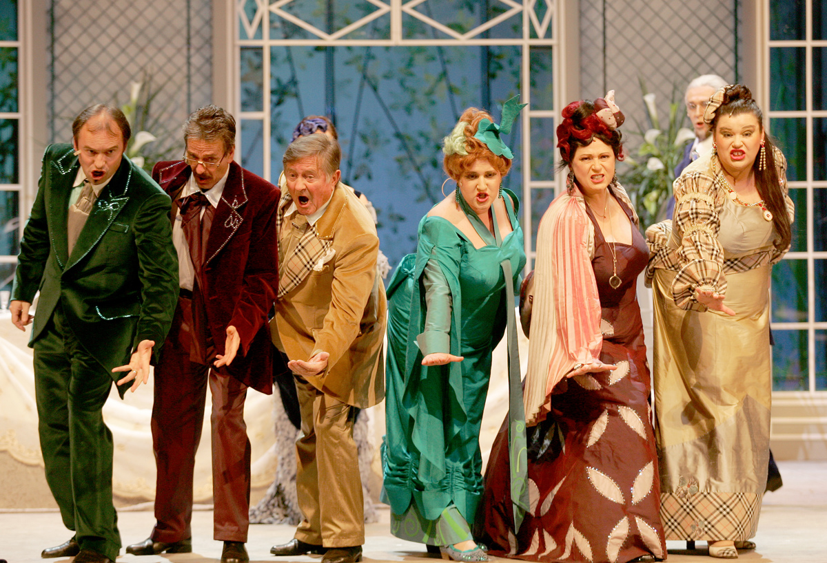 (POGLED) Mariborsko operetno papeštvo