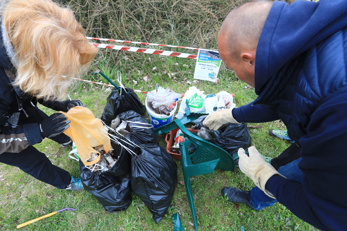Čistilne akcije na desnem bregu Drave: Negativno presenetil Park mladih, kako je na območju Pekarne? Skupno zbrali pet ton komunalnih odpadkov.
