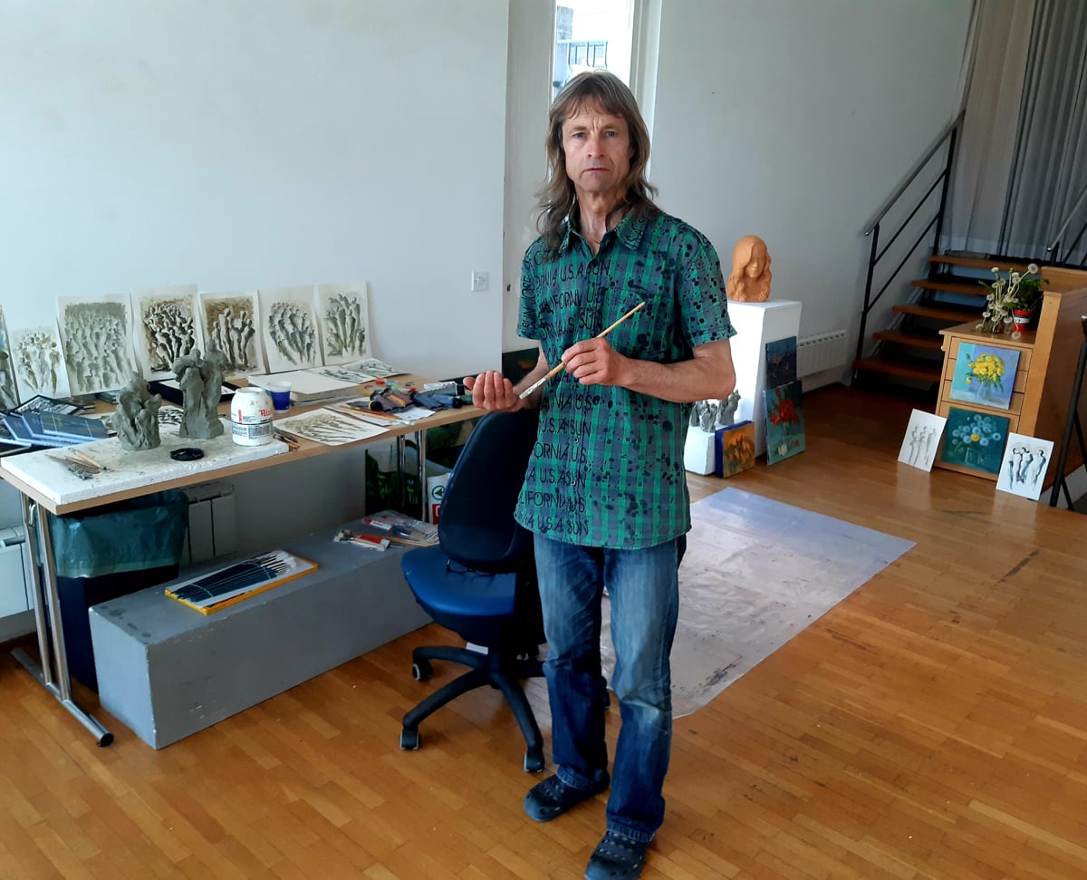 Živa ustvarjalnost v galeriji: Tisti, ki jih zanima, lahko opazujejo, kako nastaja umetnina, kakšen je proces dela