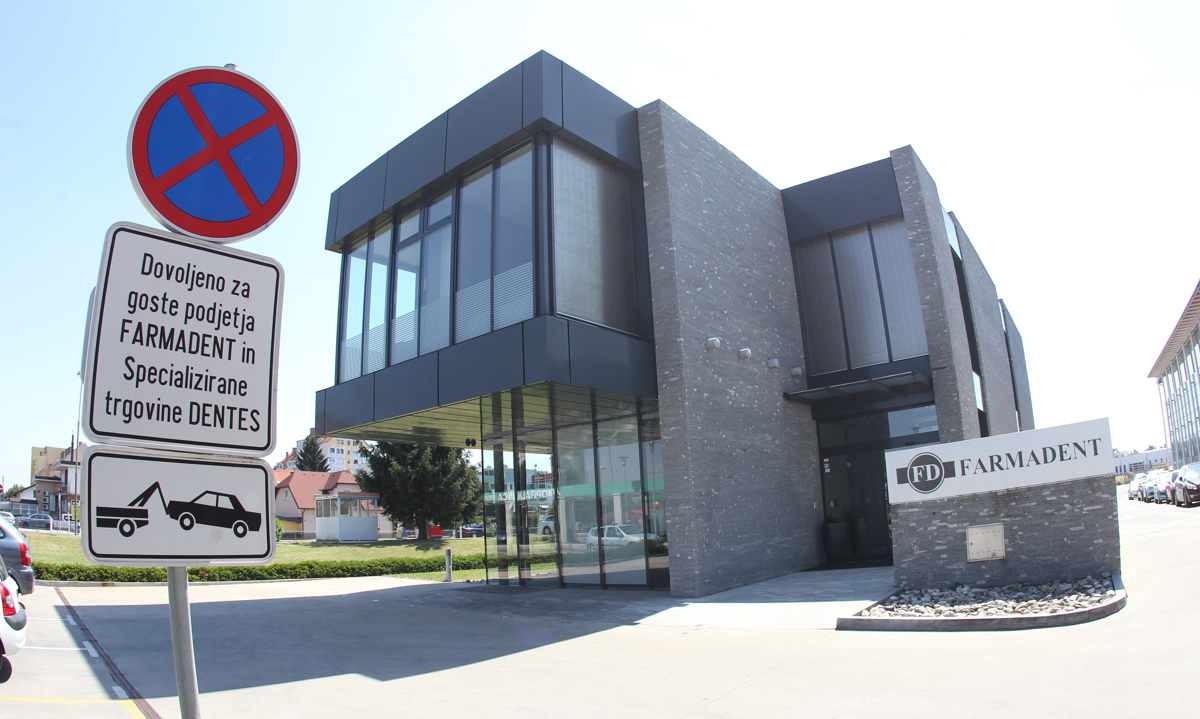 Farmadent v prodajo še tretjič: Lani precejšen upad prihodkov in dobička