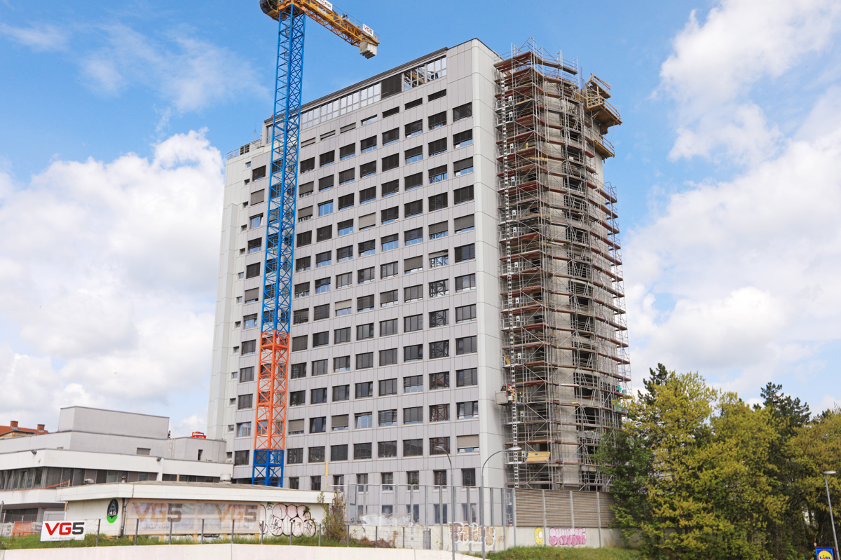 Investicije v UKC Maribor: Požarni dvigali šele prihodnje leto, kdaj bo dokončno urejena klimatizacija?