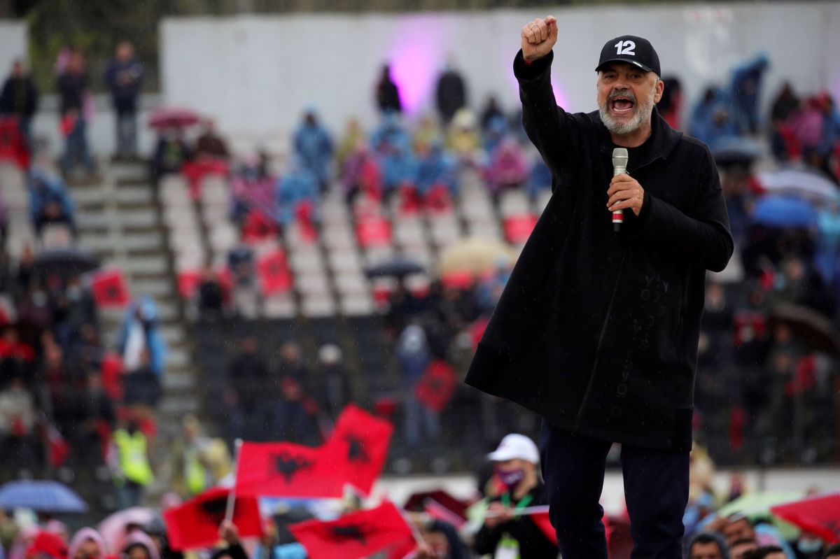 Socialisti ostajajo na oblasti v Albaniji