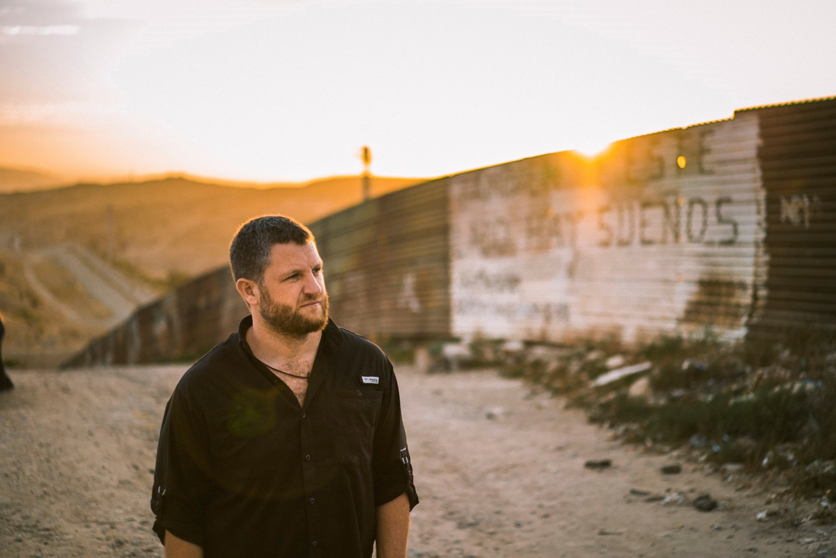 V napadu v Burkina Fasu ubiti trije evropski novinarji