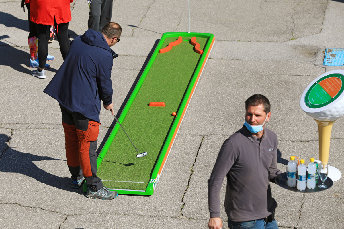 Mini golf na Mariborskem otoku: Imenitna popestritev na naravnem biseru mesta