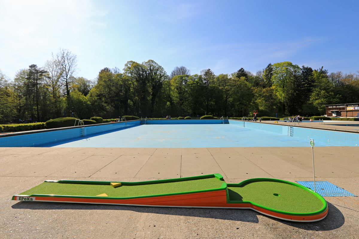 Mini golf na Mariborskem otoku: Imenitna popestritev na naravnem biseru mesta
