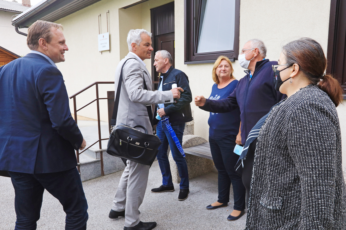 (FOTO) Mariborsko županstvo na obisku mestnih četrti: Stadion Kovinar bo novi športni center Tezna