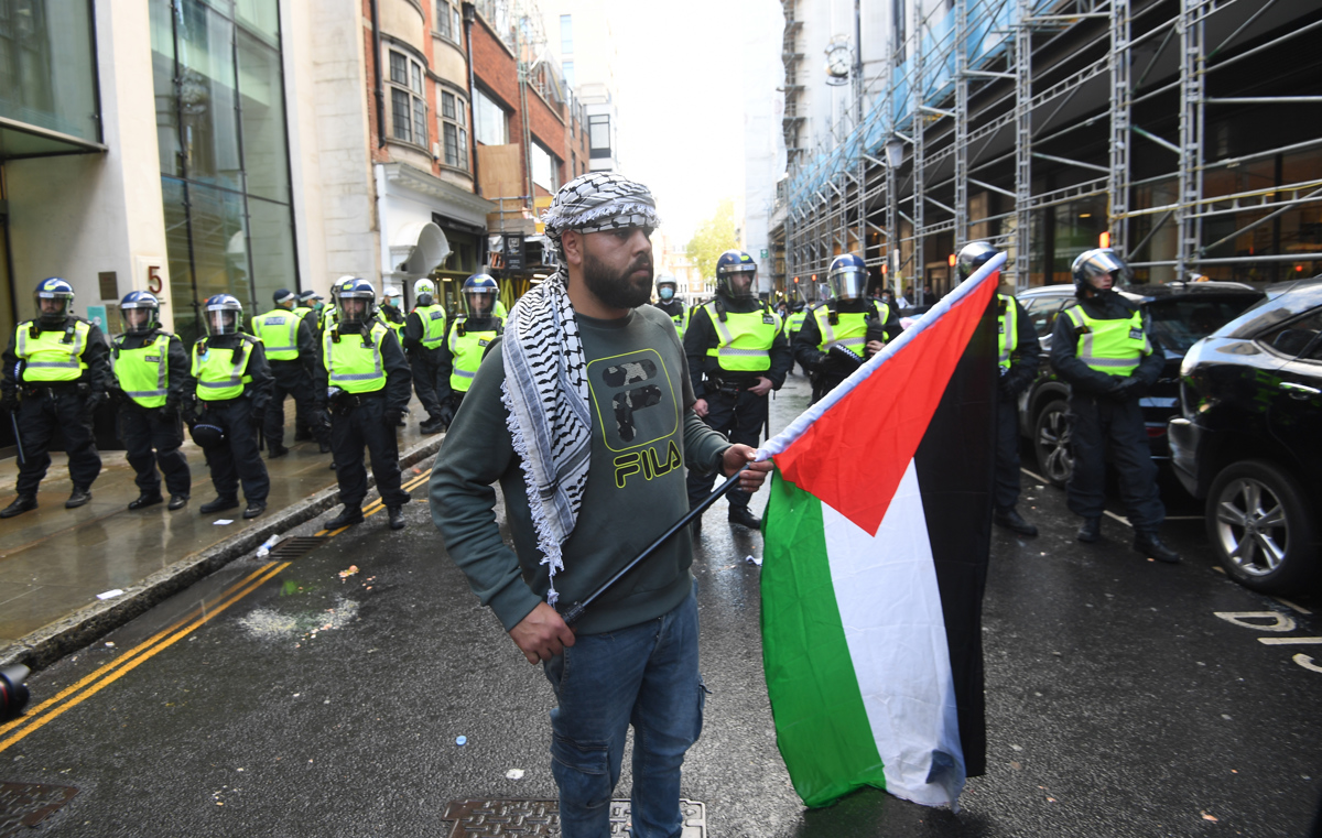 (FOTO) V več evropskih mestih protesti v podporo Palestincem