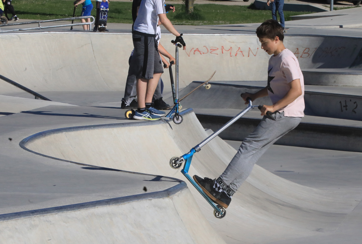 Skate park Maribor: Triki s skirojem