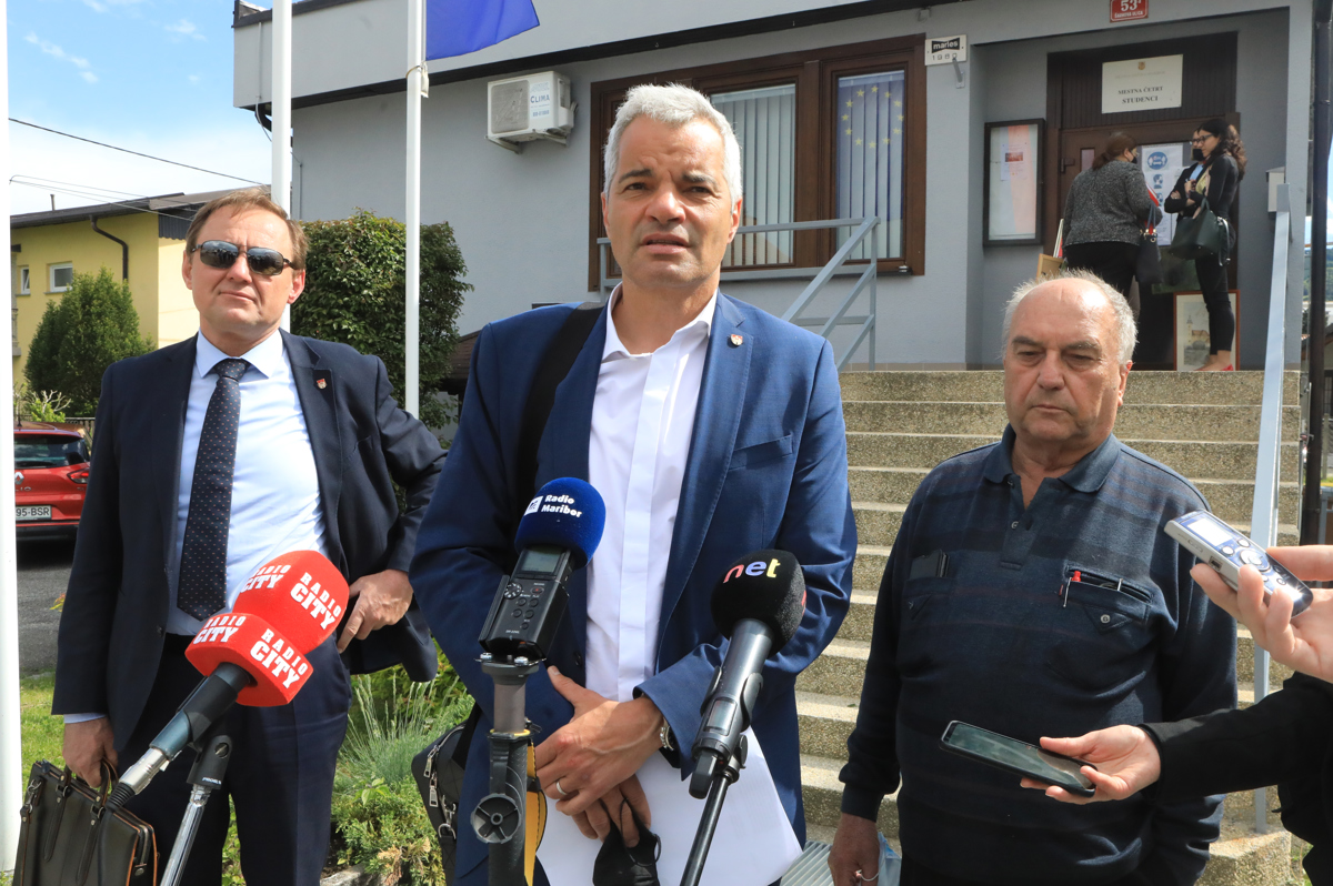 Župan Arsenovič na obisku: Na Studencih so izpostavili problem številnih novogradenj, ki bi jim morala slediti druga infrastruktura