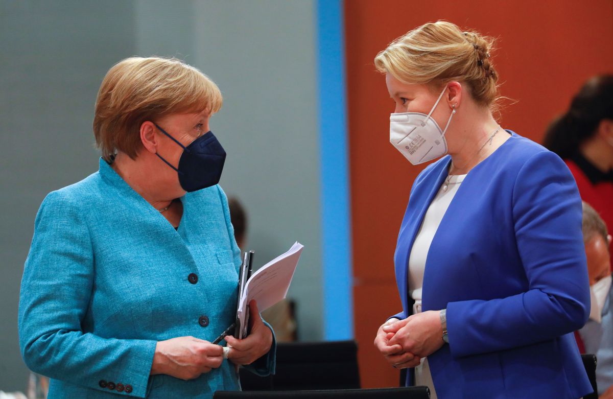 Odstopila nemška ministrica za družino: Je njen doktorat le plagiat?