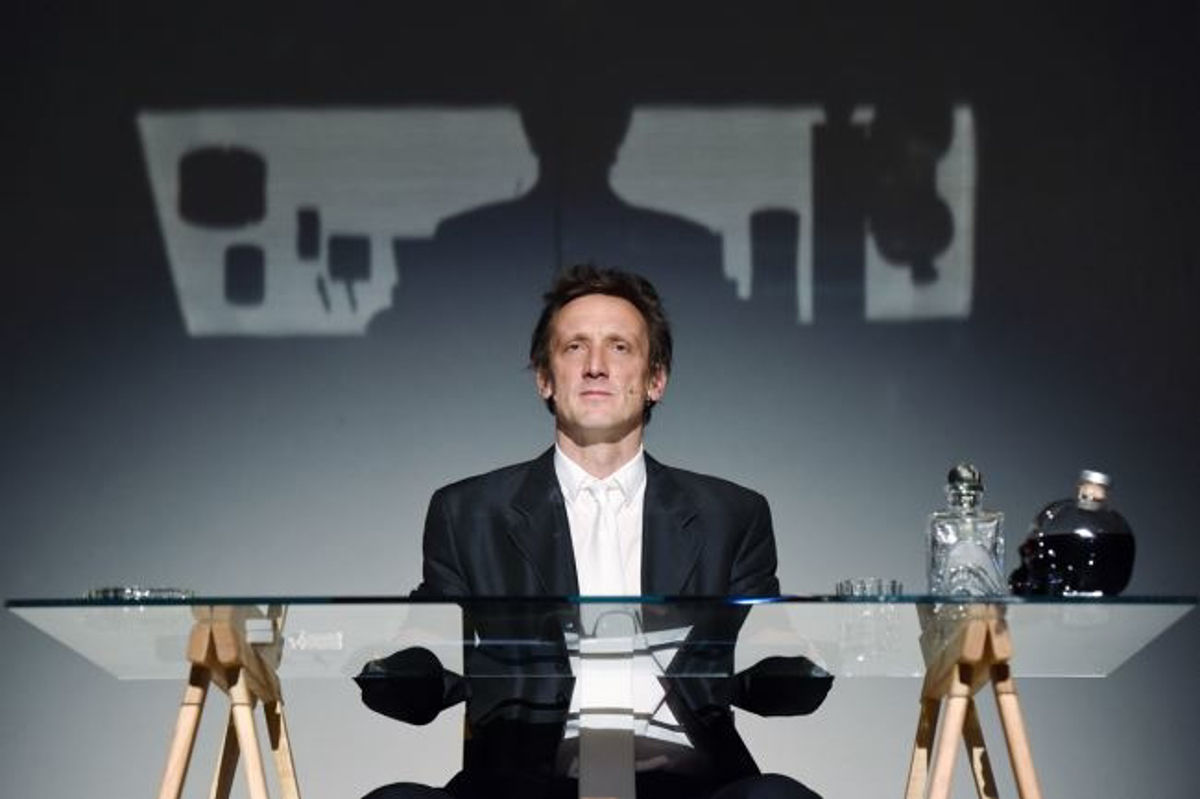 (GLEDALIŠKA KRITIKA) Nespečni globokoumnež